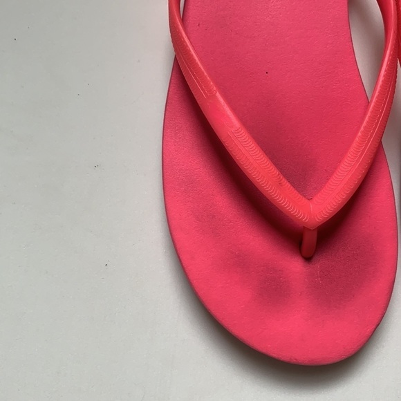 Hollister Co Hot Pink Rubber Flip Flops Women’s Size 7/8 - Picture 3 of 6